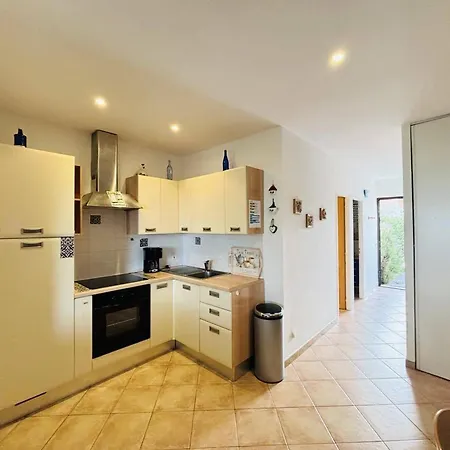Climatise 6 Couchages Avec Terrasse A 1.3 Km De La A - Fr-1-63-346 Appartamento