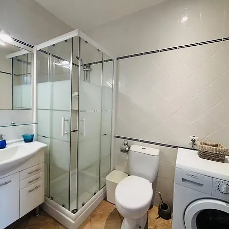 Climatise 6 Couchages Avec Terrasse A 1.3 Km De La A - Fr-1-63-346 Appartamento *