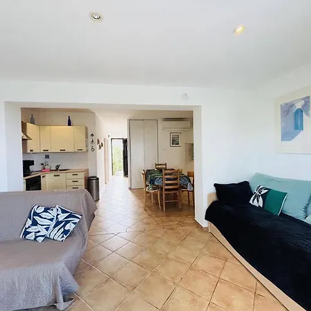 Climatise 6 Couchages Avec Terrasse A 1.3 Km De La A - Fr-1-63-346