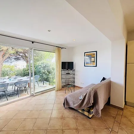 Climatise 6 Couchages Avec Terrasse A 1.3 Km De La A - Fr-1-63-346 *